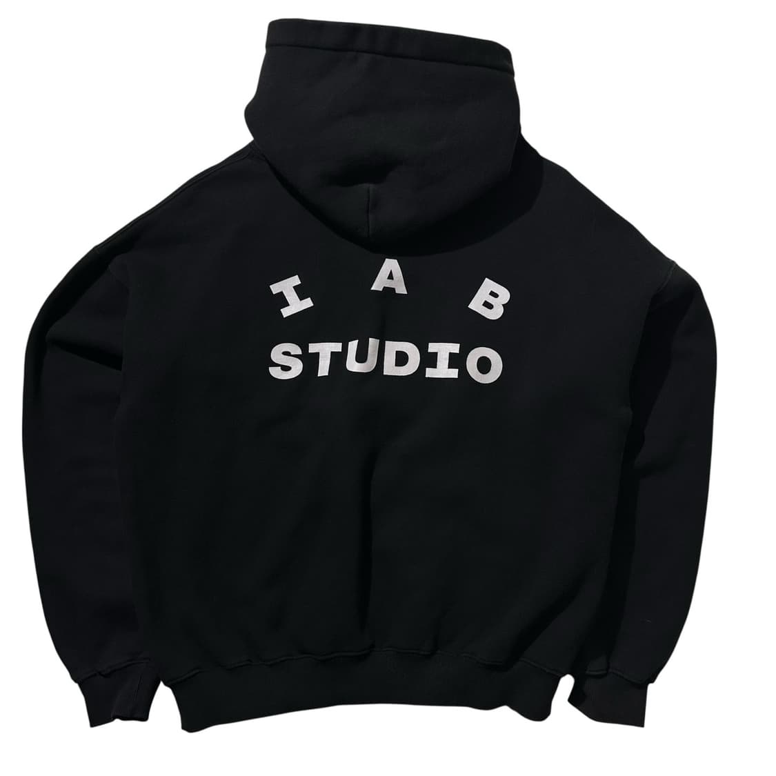 아이앱 스튜디오 백로고 후드 블랙 상품이미지1