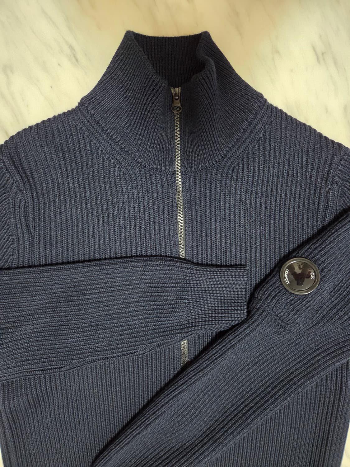 씨피컴퍼니 렌즈 패치 니트 집업 가디건 상품이미지1