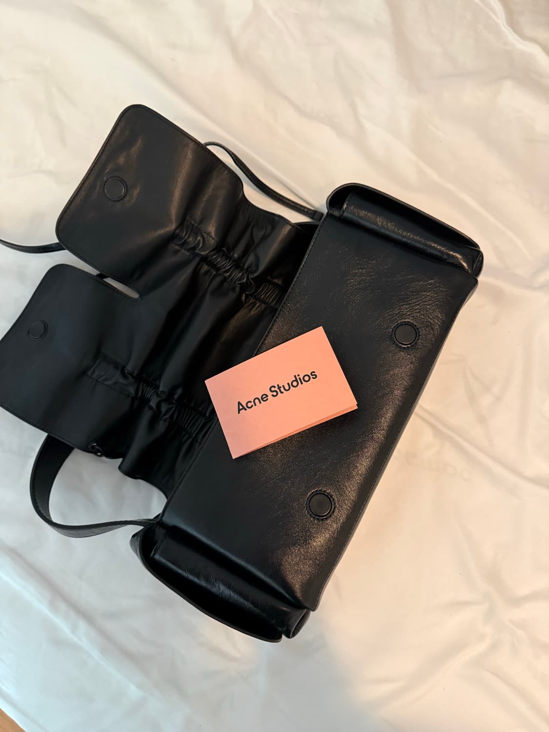 아크네 스튜디오 멀티포켓 백 상품이미지3