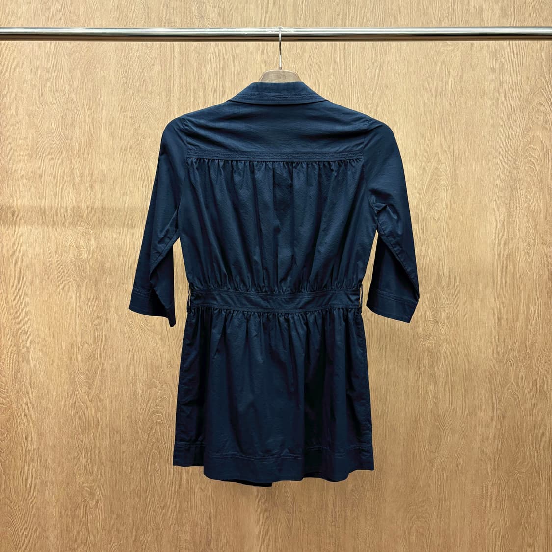 꾸레쥬 7부 클래식 카라 미니 원피스 플랩 포켓 디테일 A라인 블랙 상품이미지3