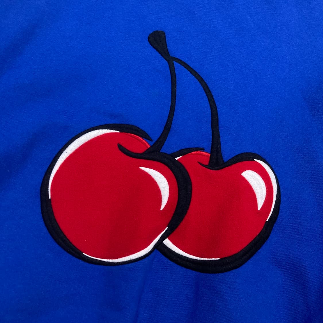 키르시 블루 컬러 체리 빅로고 맨투맨 상품이미지2