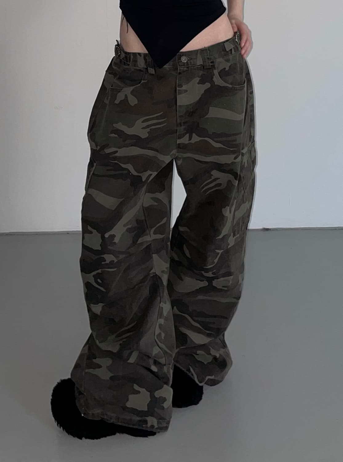 아워캐비넷 디에어타운 카모 와이드팬츠 (free) 상품이미지4