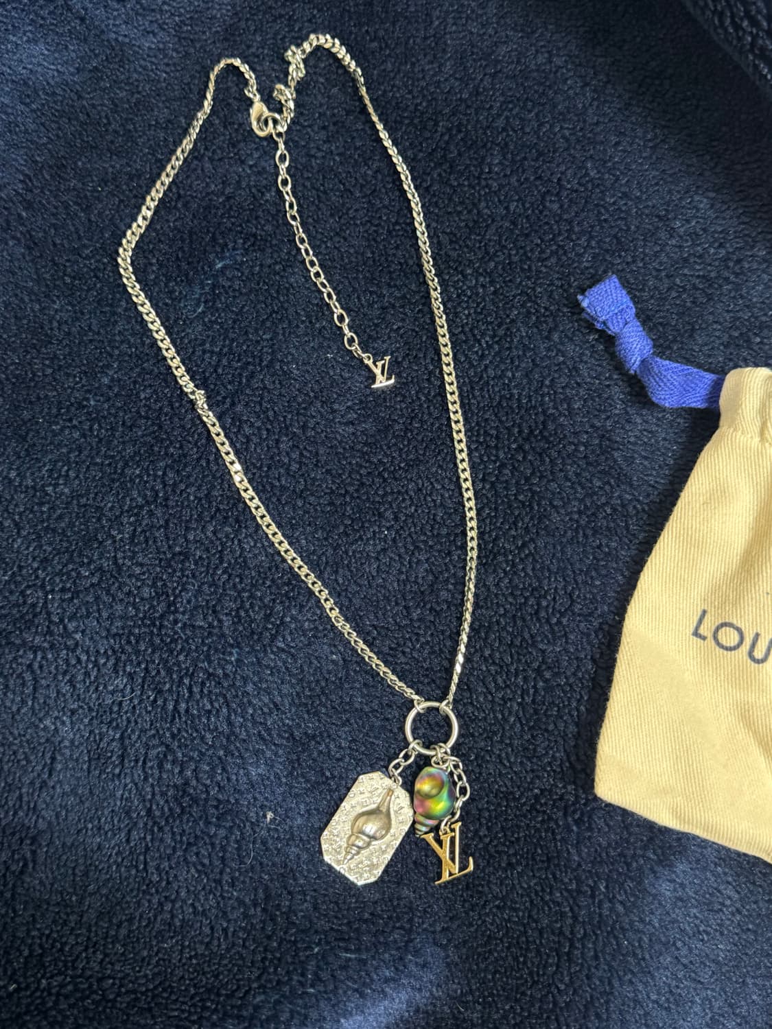 루이비통 쉘 펜던트 목걸이 상품이미지3