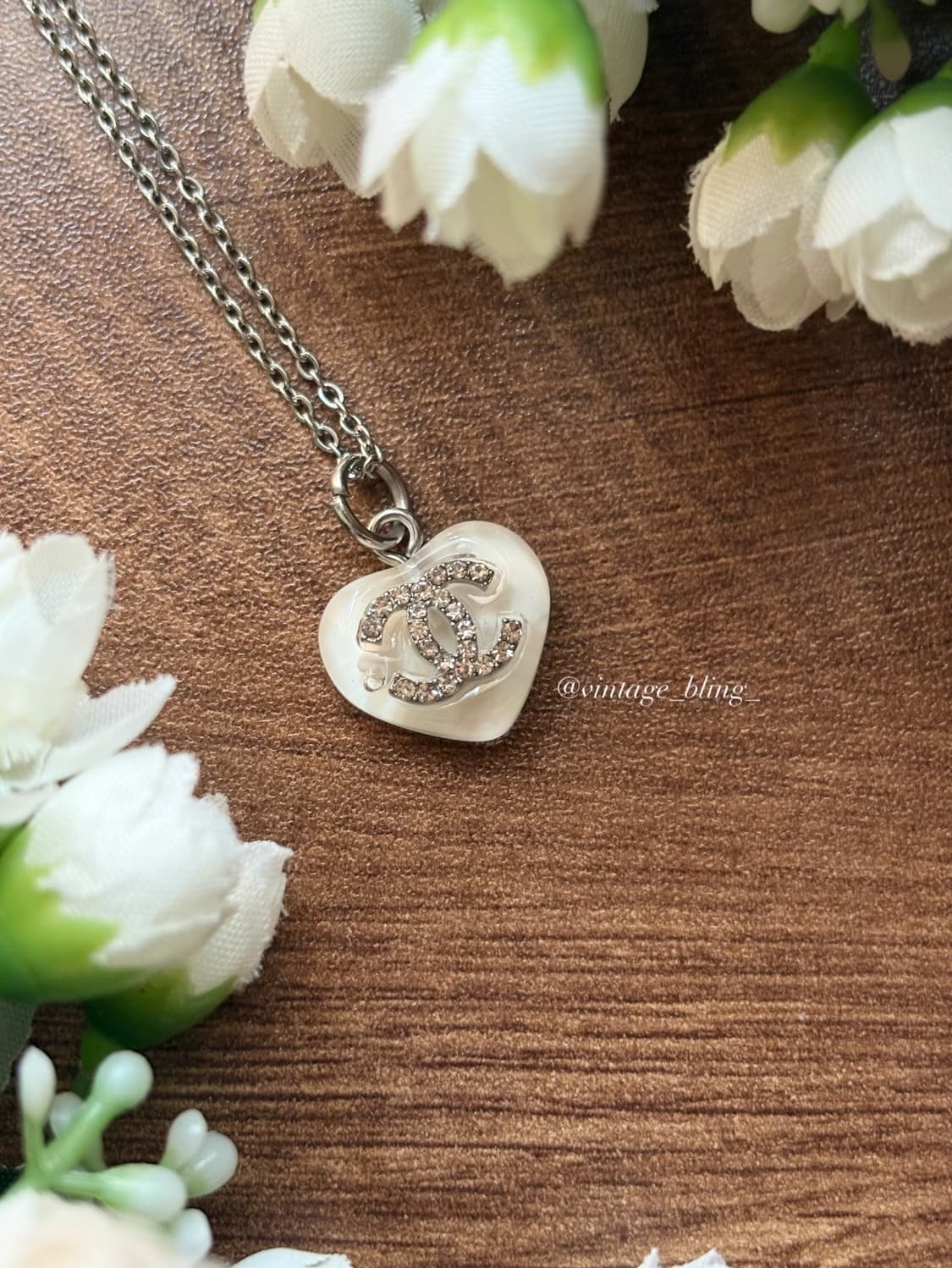 [민트품절] 샤넬 크리스탈 파스텔 하트 실버 목걸이 상품이미지2