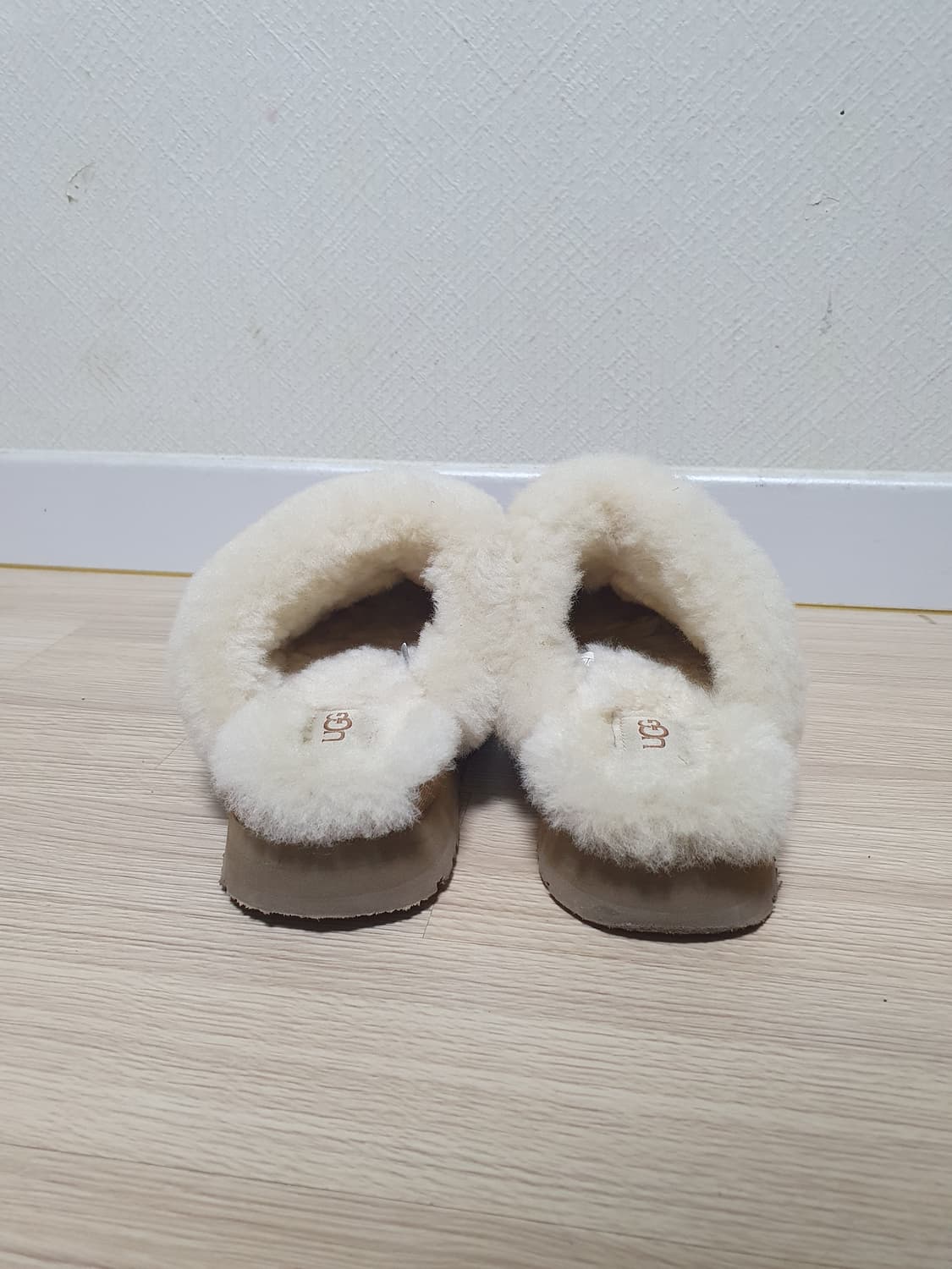 어그 디스케트 털 슬리퍼 250 상품이미지5