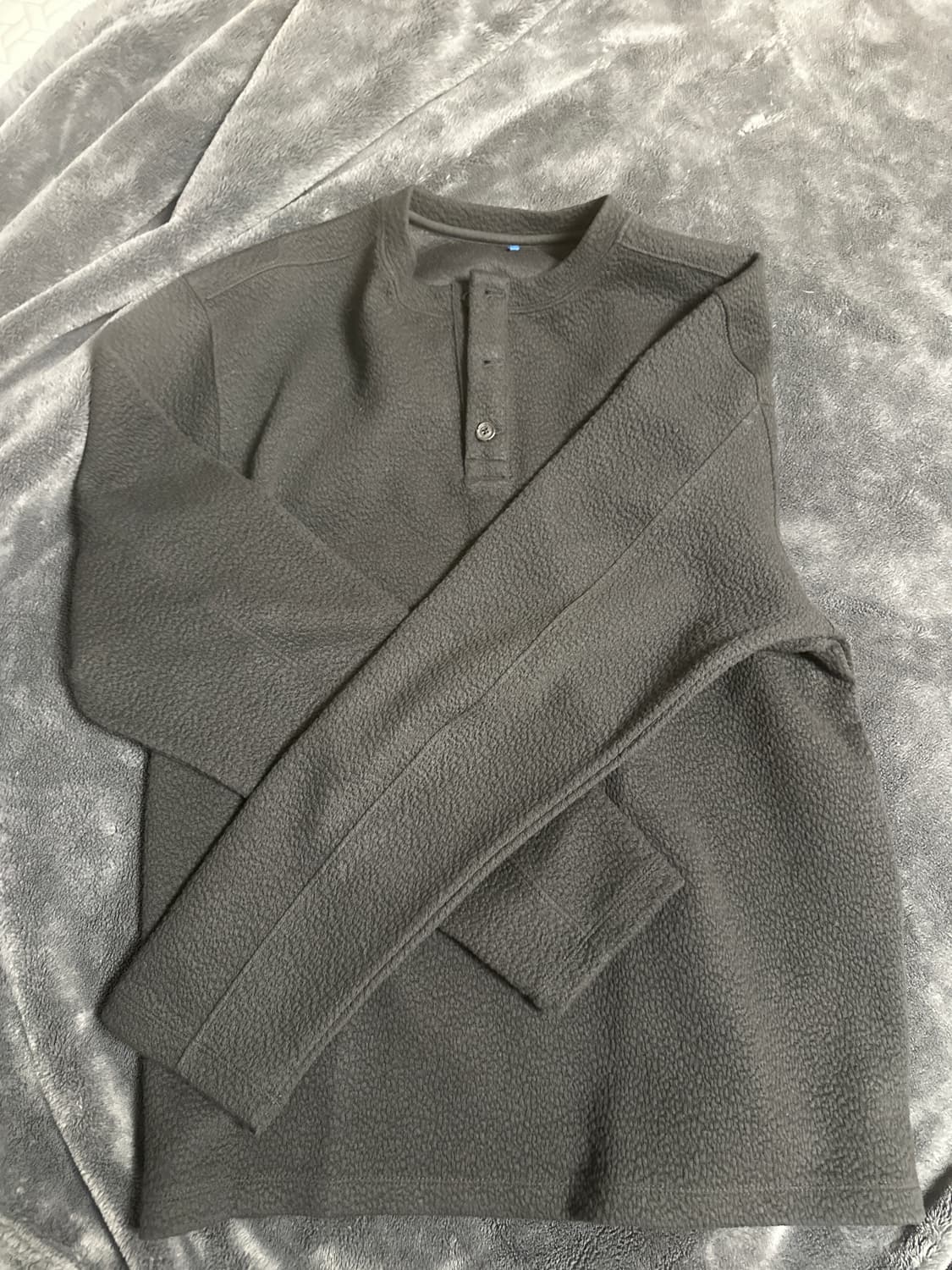 아더에러 에센스 헨리넥 Realce Henley Neck T-shirt 상품이미지5