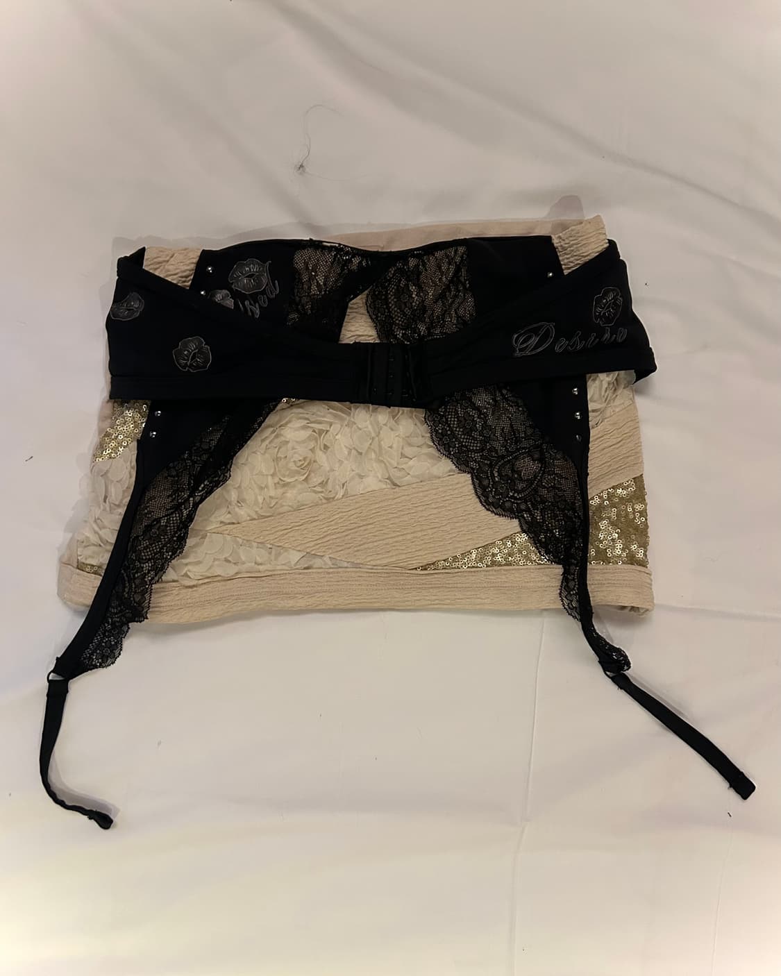 Black bra gold mini skirt 상품이미지1
