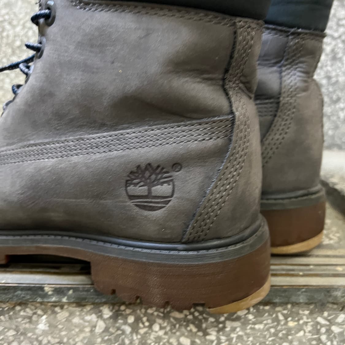 팀버랜드 6인치 프리미엄 워터프루프 부츠 다크 그레이 상품이미지4