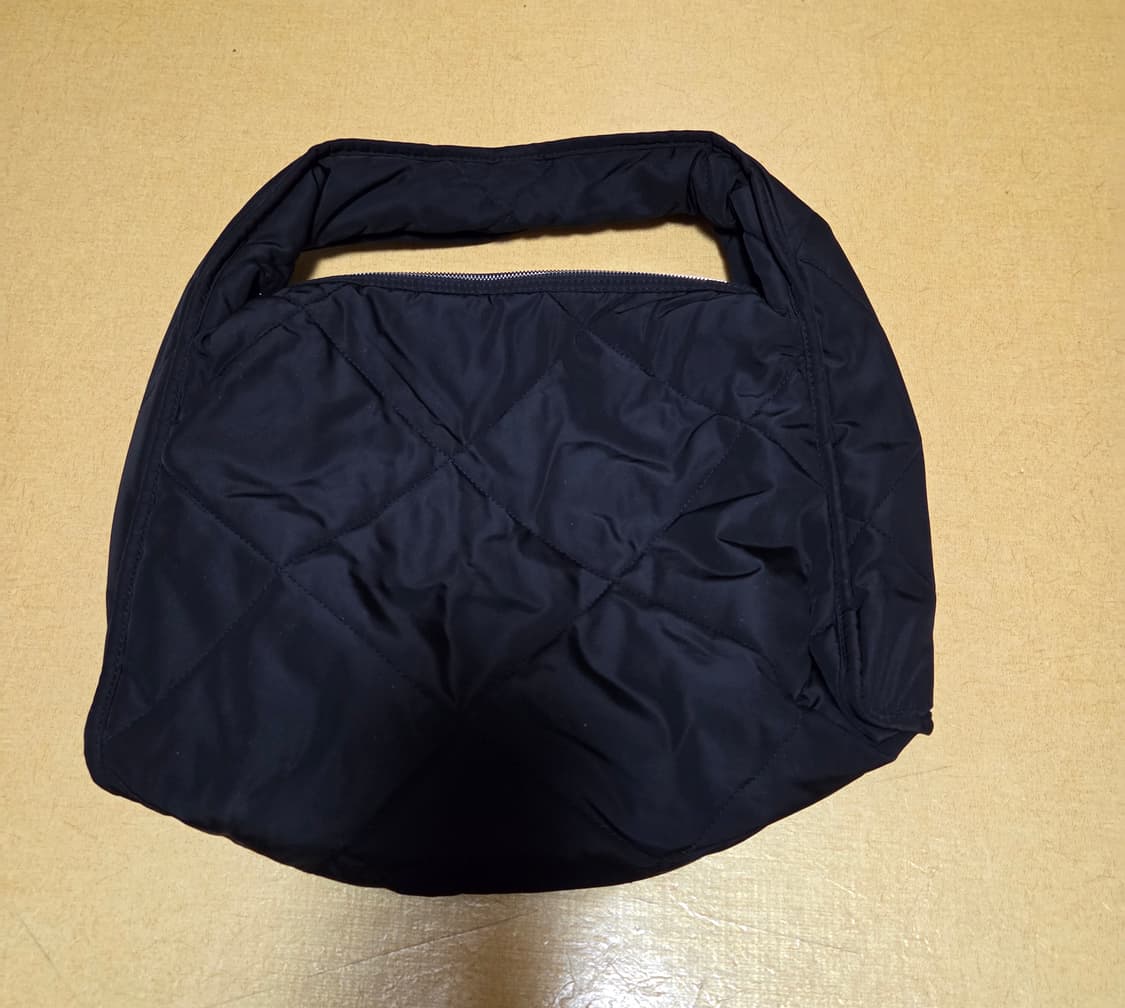 COS 코스 퀼티드 숄더백 블랙 상품이미지1