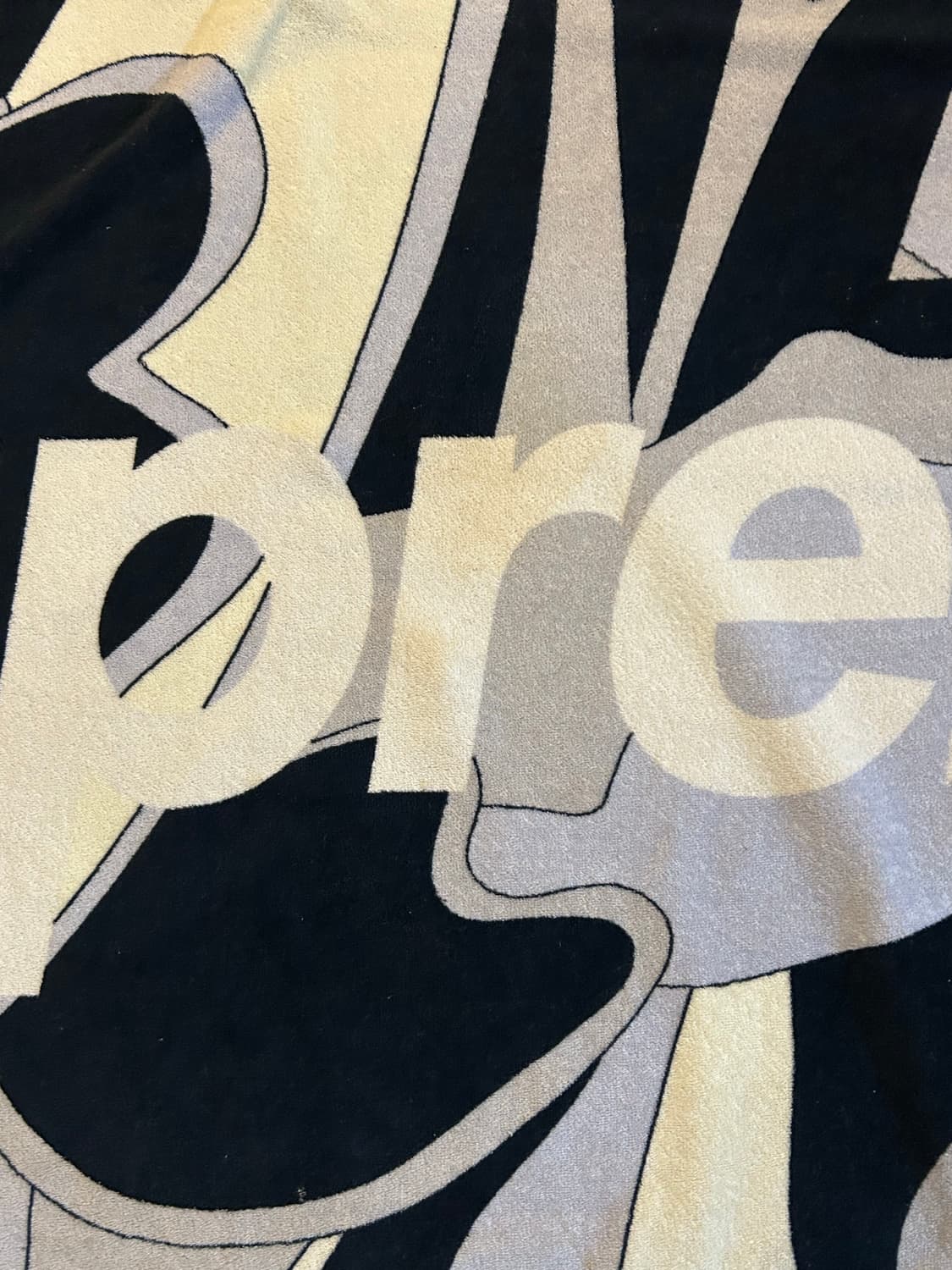 슈프림 Supreme 추상화 그래픽 비치타올 상품이미지2