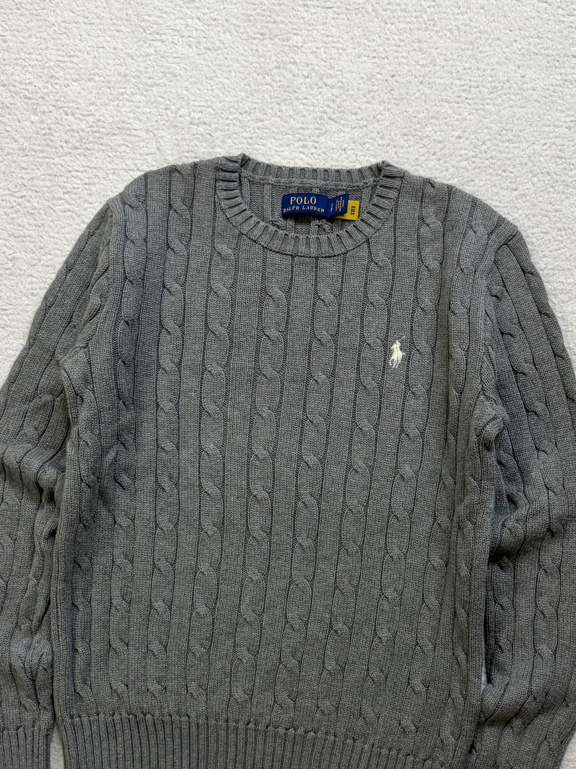QR 폴로 그레이 케이블 니트 상품이미지1
