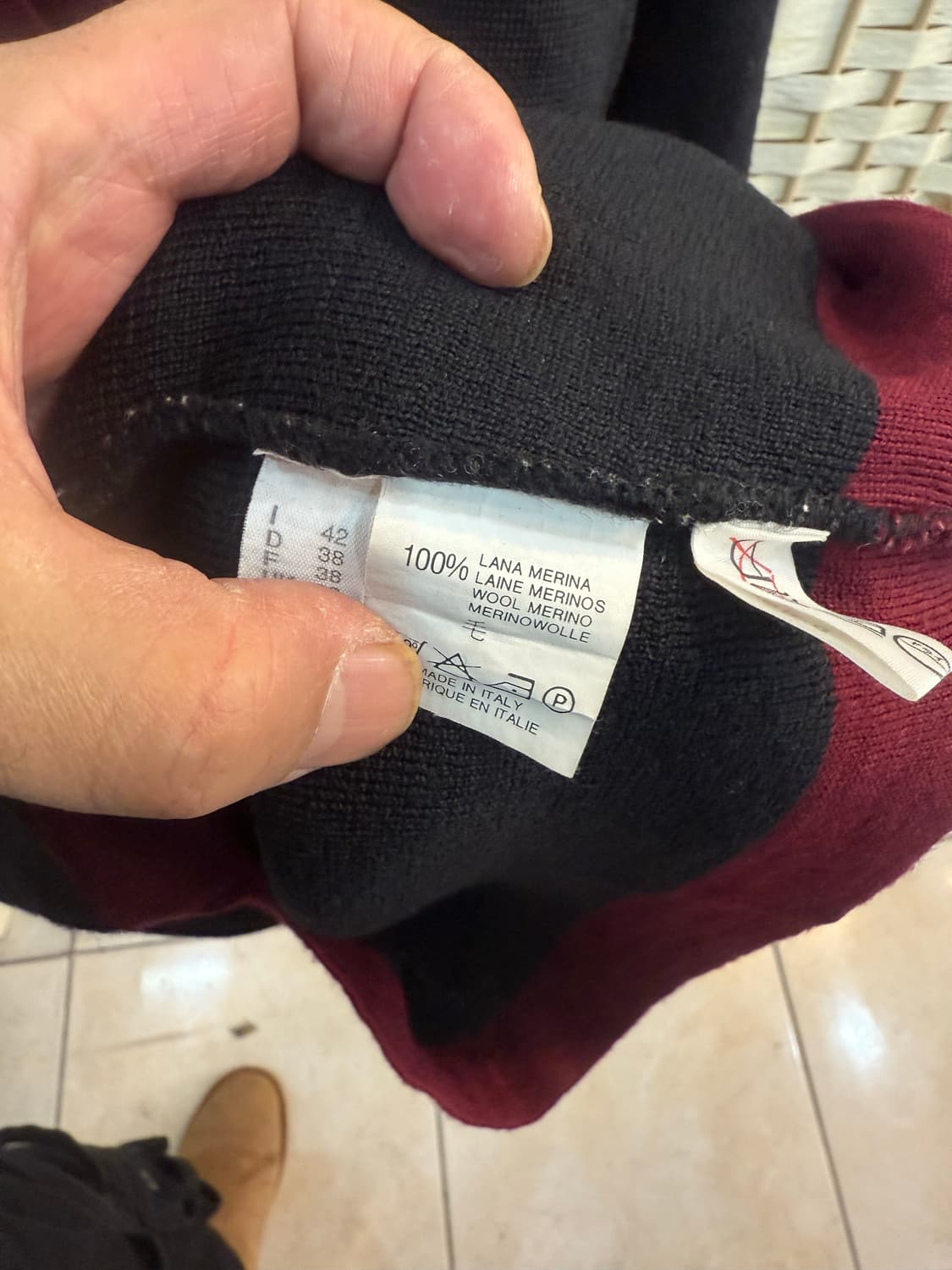 42/66 정품 펜디 가디건 팝니다 상품이미지4