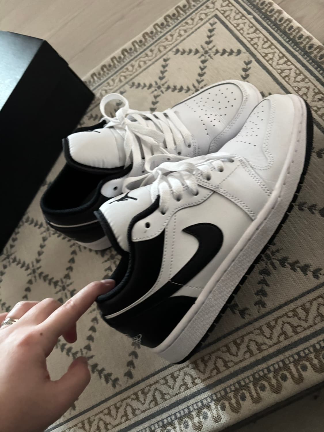 나이키 에어 조던 1 로우 화이트 블랙 250 상품이미지2