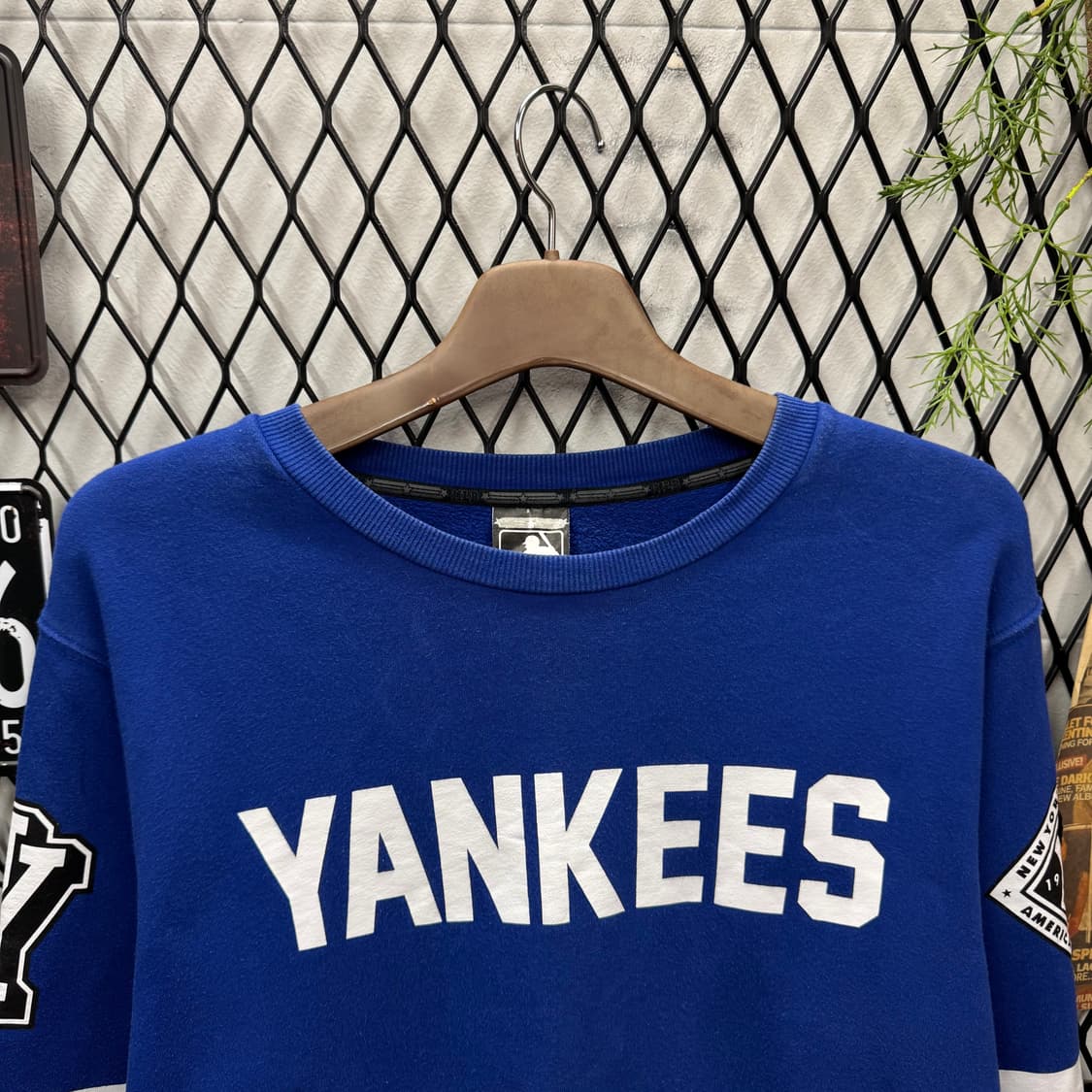 00s MLB 뉴욕 양키스 맨투맨 후면 빅로고 포인트 블루 상품이미지3