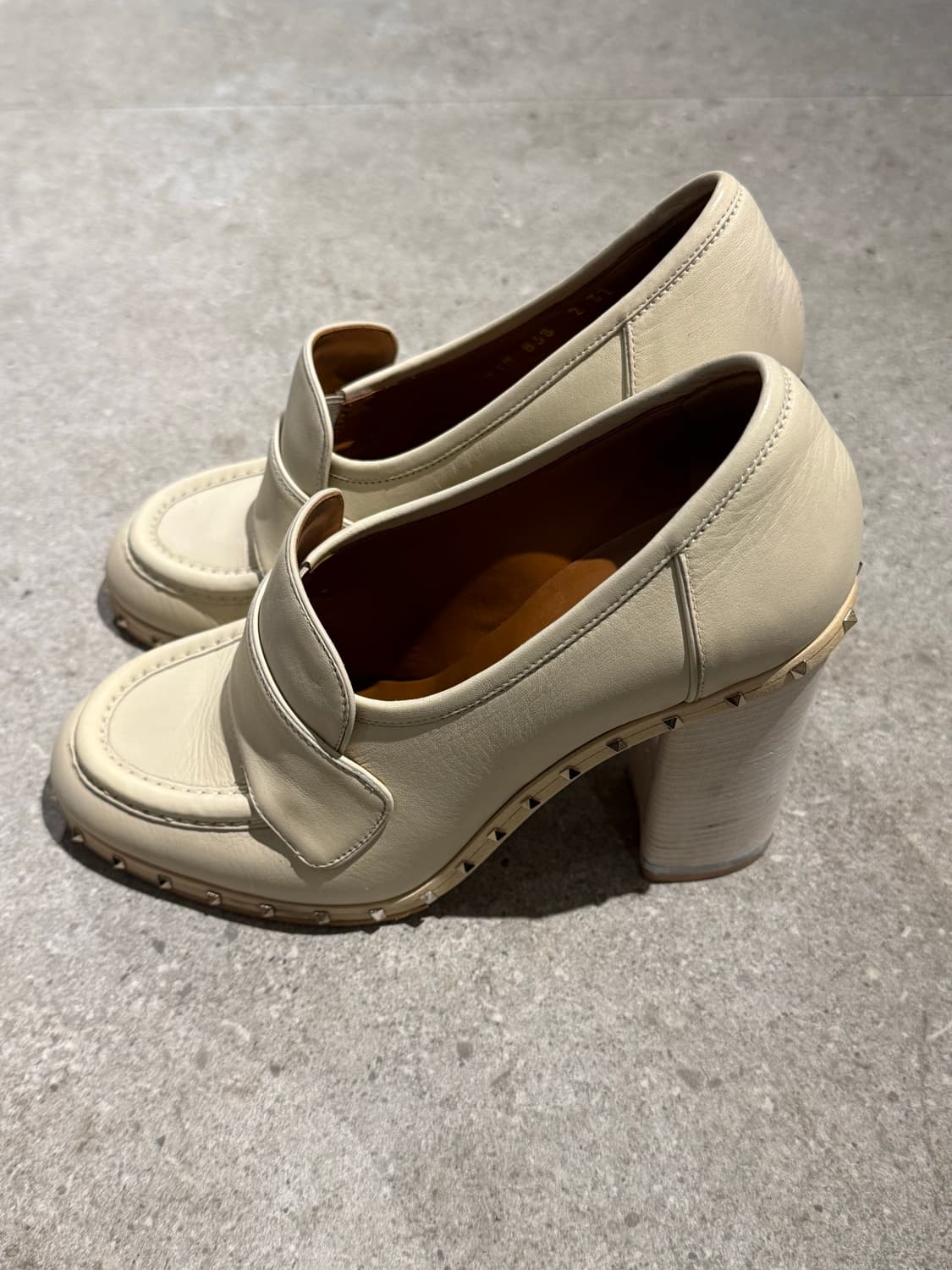 발렌티노 락스터드 로퍼 힐 37 상품이미지2