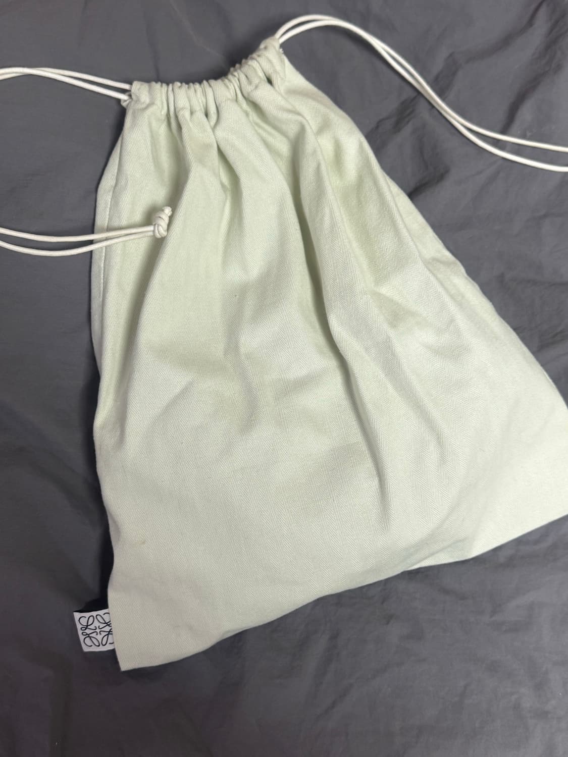 제니 로에베 게이트백 미니 탄 상품이미지4