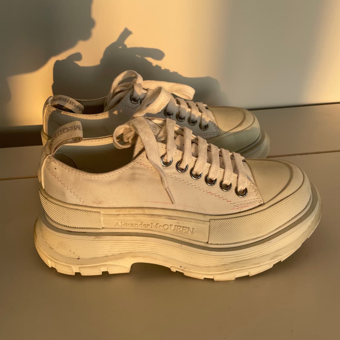 알렉산더 맥퀸 트레드 슬릭 로우탑 스니커즈 상품이미지3