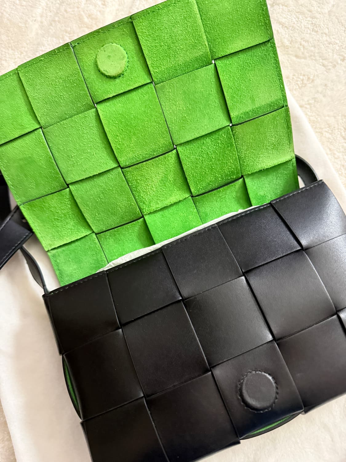 보테가베네타 레더 카세트백 블랙 패러킷 상품이미지3