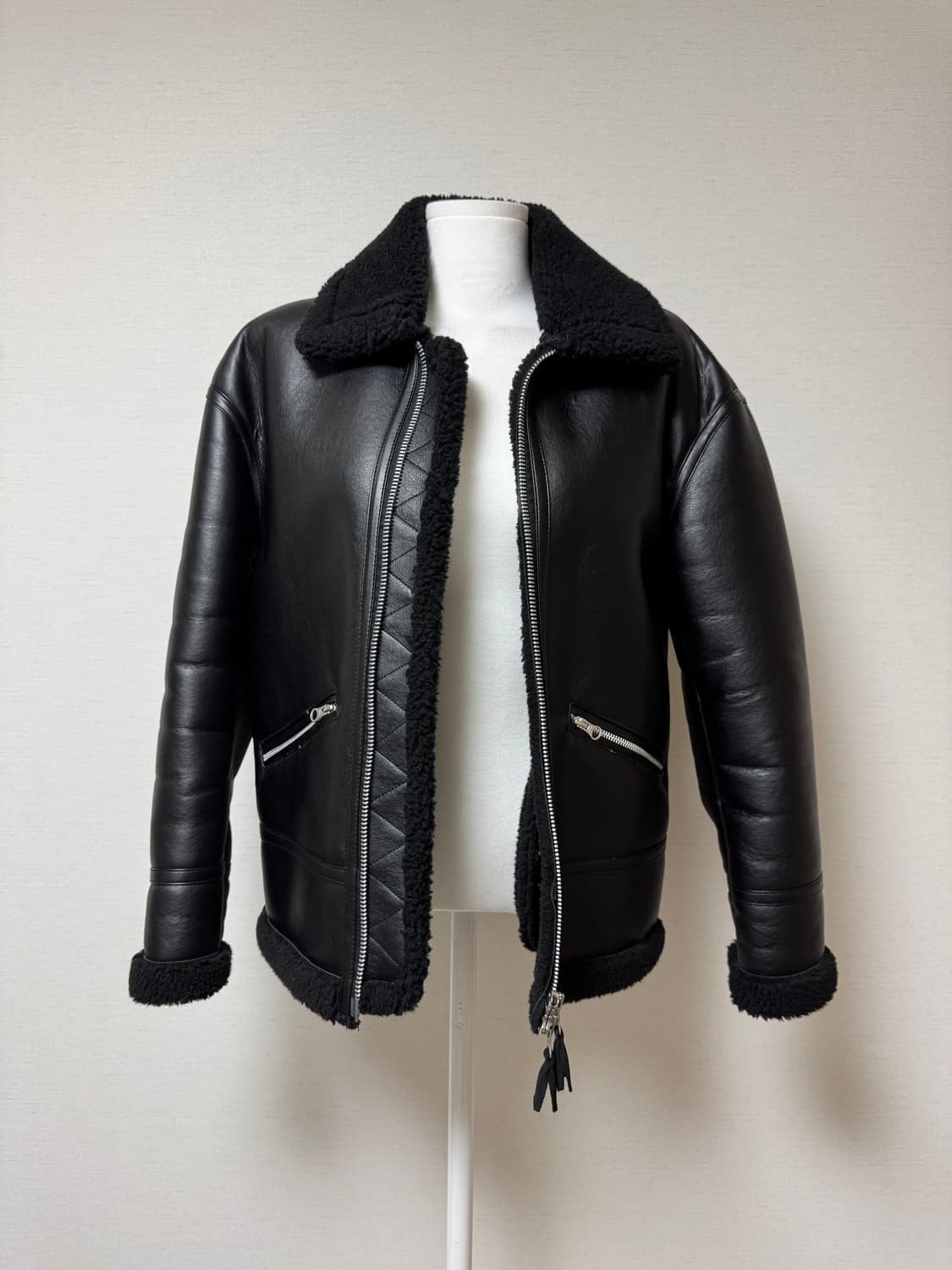 비바스튜디오) 블랙 무스탕 자켓 상품이미지2