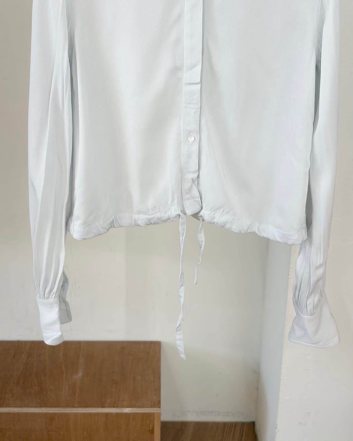 헬무트랭 화이트 레이온 드로스트링 셔츠  상품이미지5