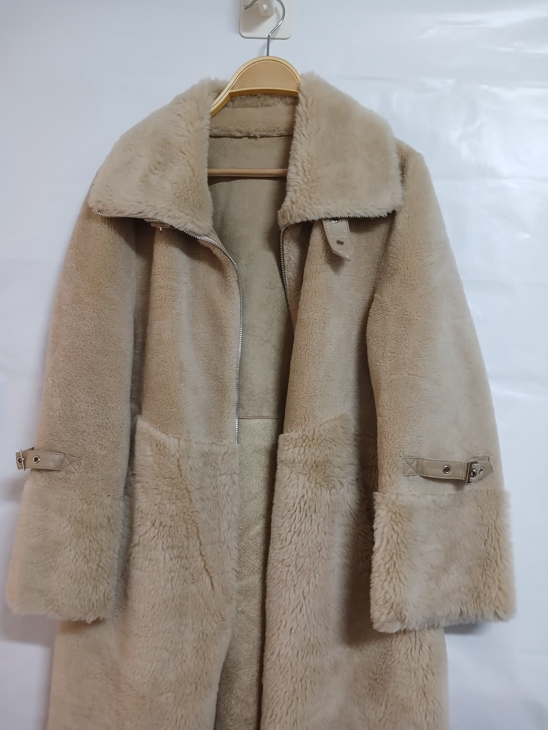 (90-95)양모100% 9부 소매 롱무스탕

베이지 상품이미지4