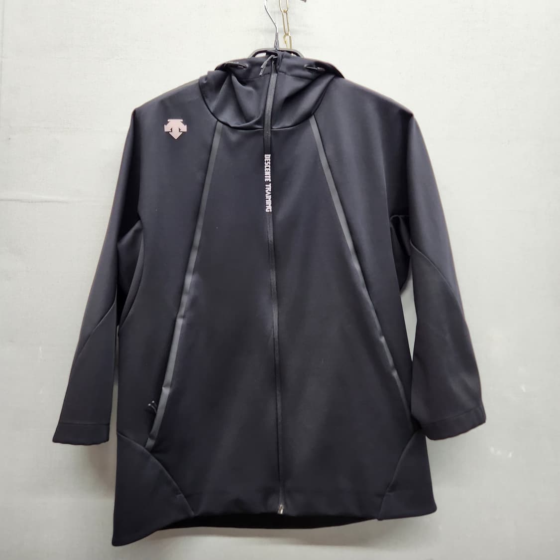 데상트 로고 기능성 후드 바람막이 S(L) 상품이미지1