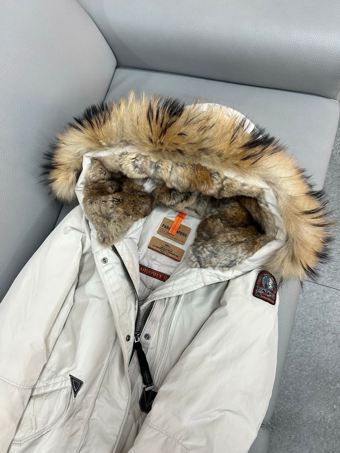 파라점퍼스 여성 라쿤퍼후드 롱다운패딩(M) 상품이미지9