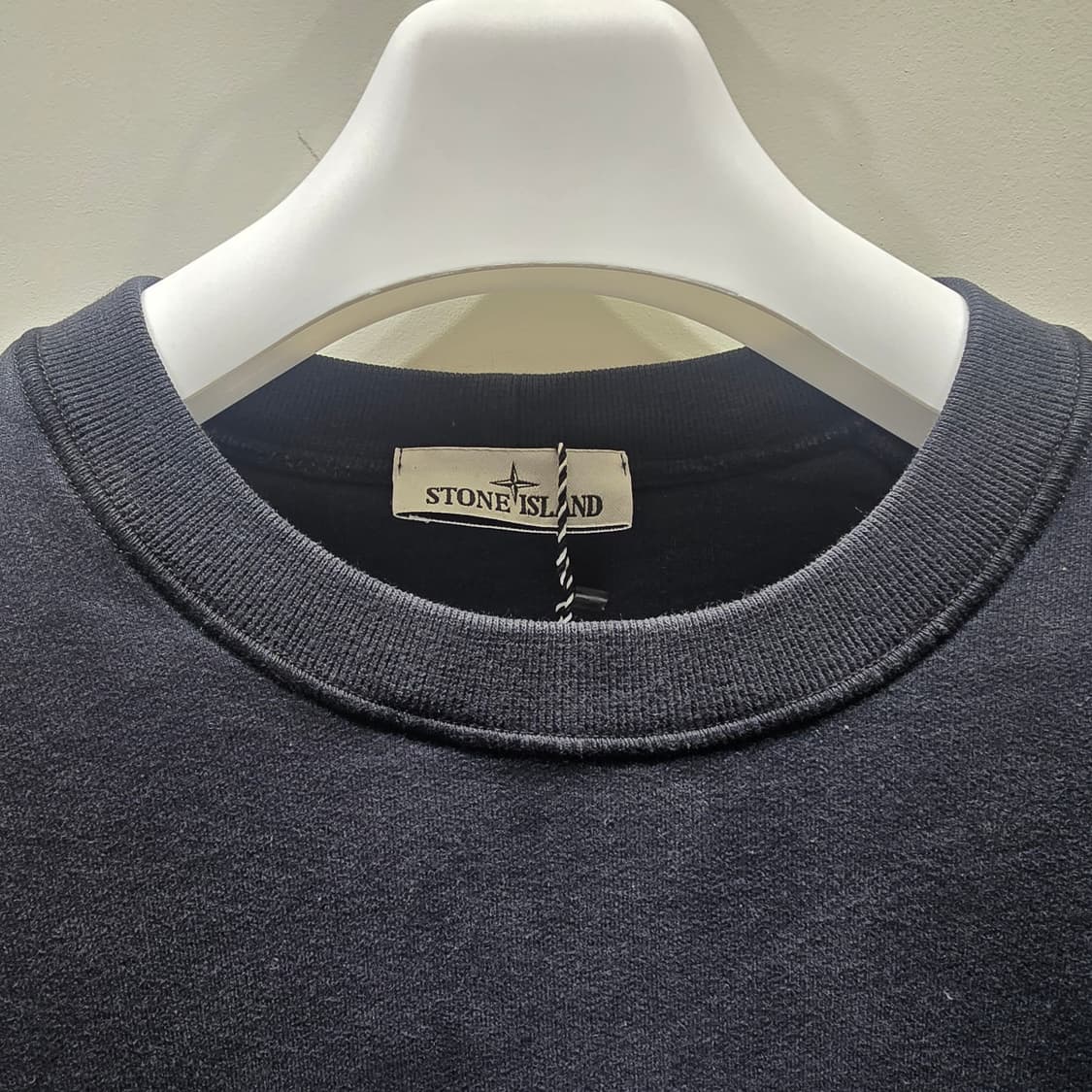 [중고/정품] 스톤 아일랜드 와펜 패치 맨투맨 블랙 XXL 상품이미지4