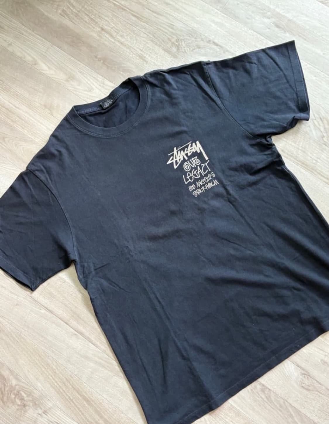 스투시 x 아워레가시 서프맨 피그먼트 다이드 티셔츠 블랙 상품이미지2