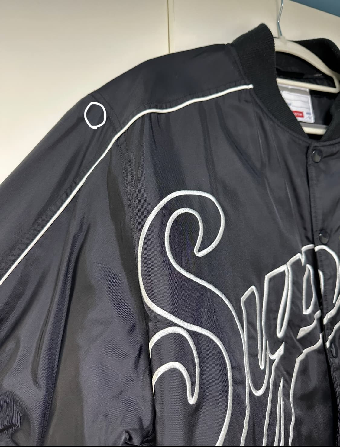 슈프림 20FW 콘트라스트 스크립트 바시티 자켓 상품이미지4