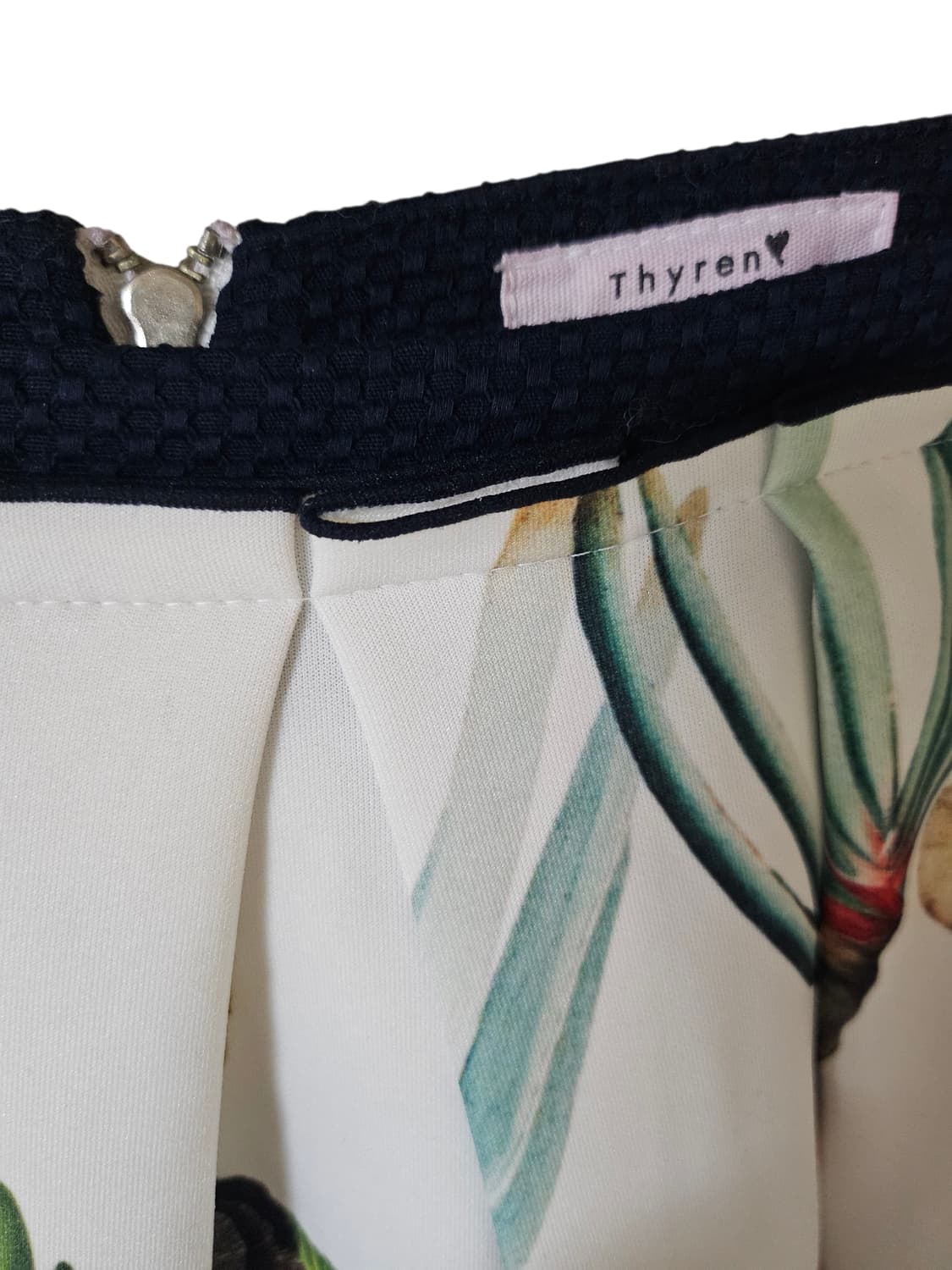 티렌 THYREN 패턴 네오플랜 플리츠 미디스커트 55(1/2) 상품이미지4