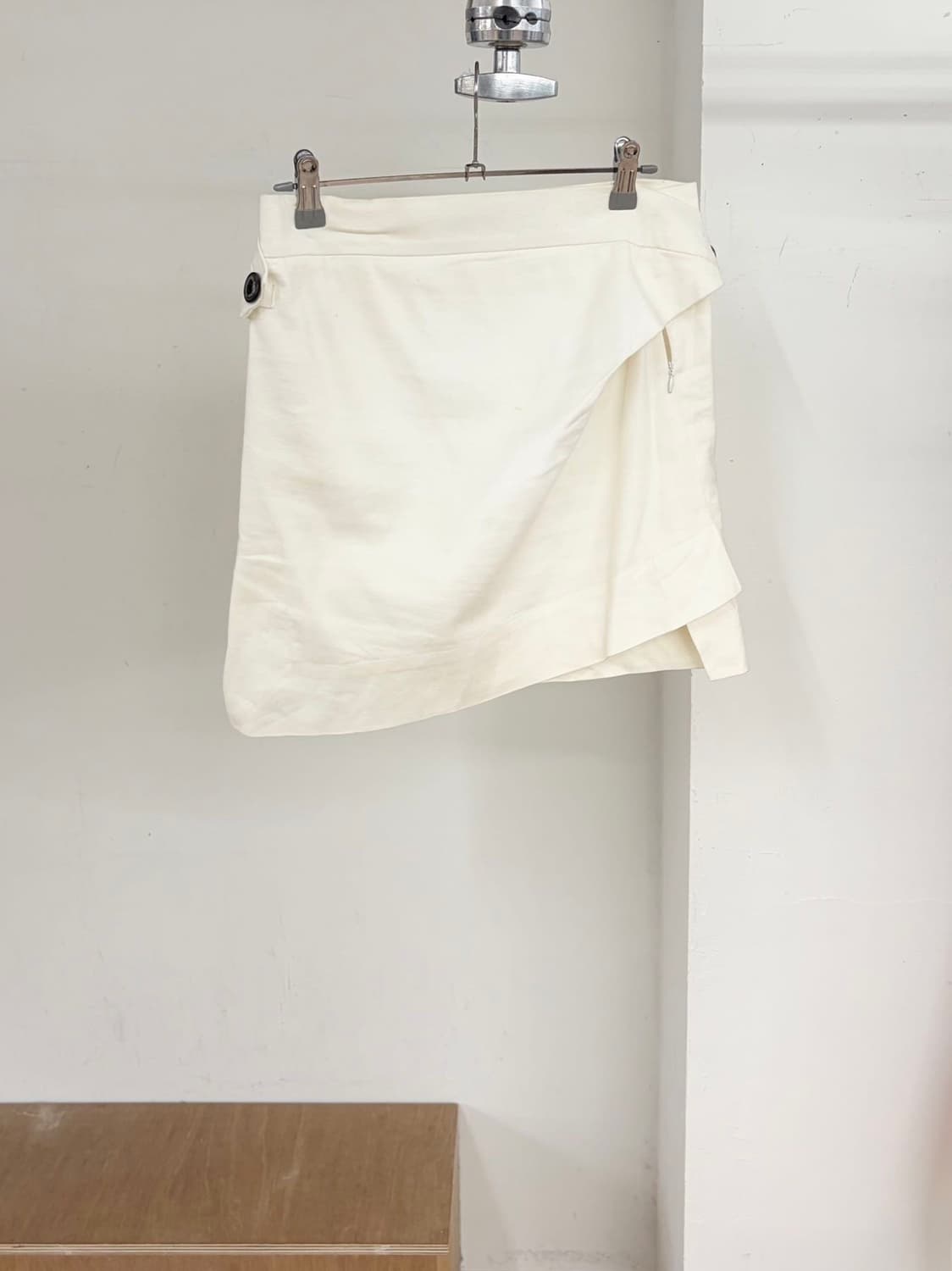 비비안 웨스트우드 앵글로매니아 화이트 미니 랩 스커트  상품이미지1