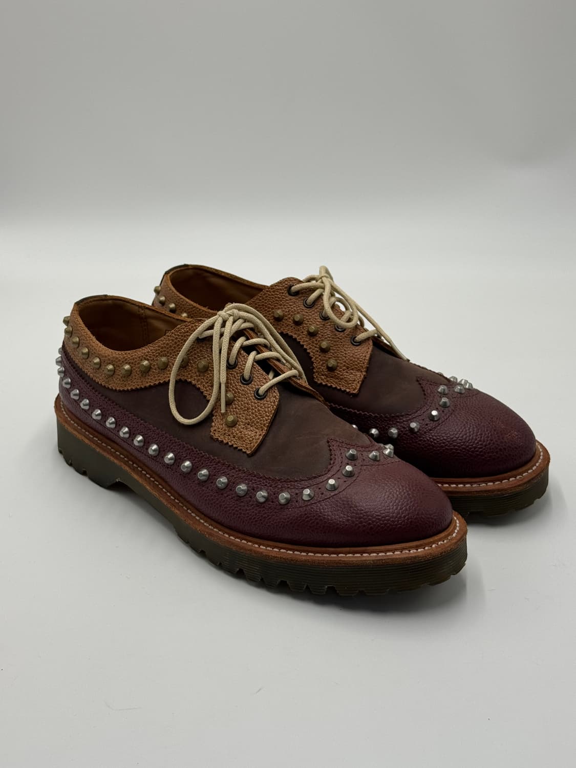 닥터마틴 스터드 윙팁로퍼 상품이미지2