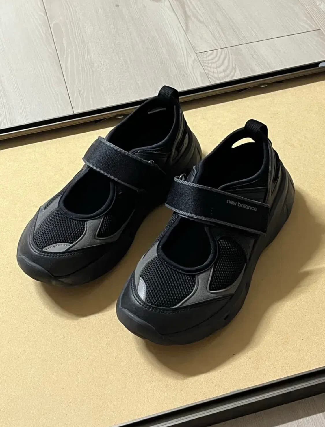 뉴발란스 브리즈 블랙 240 판매합니다!! 상품이미지1