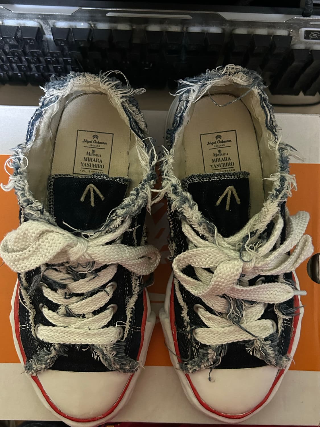 42 미하라 야스히로 X 나이젤 카본 데님 로우  상품이미지8