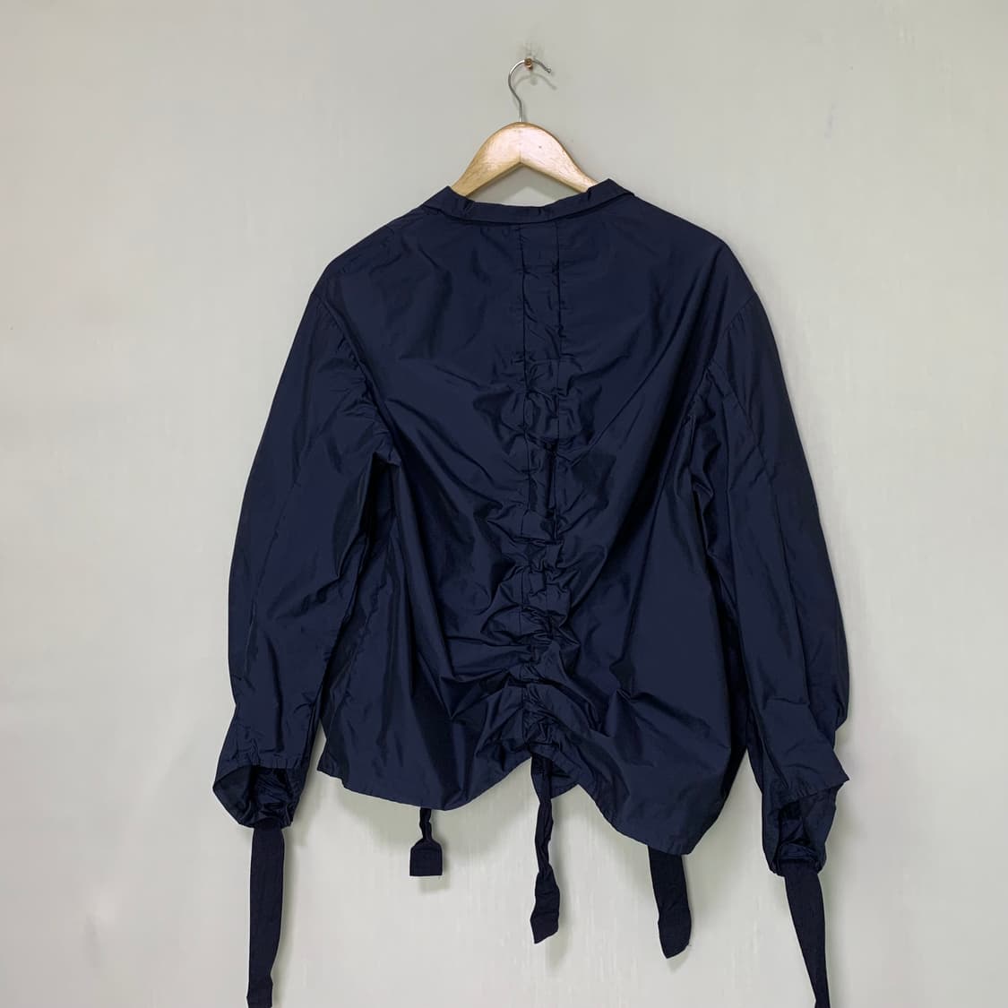 페라가모 아방가르드 셔링 디테일 오픈형 자켓 네이비 38 꼼데가르송st 상품이미지6