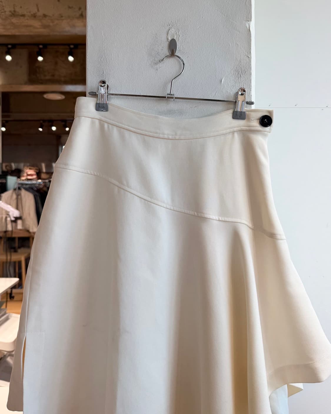 jw앤더슨 아이보리 레이어드 행커치프 미디스커트 상품이미지3