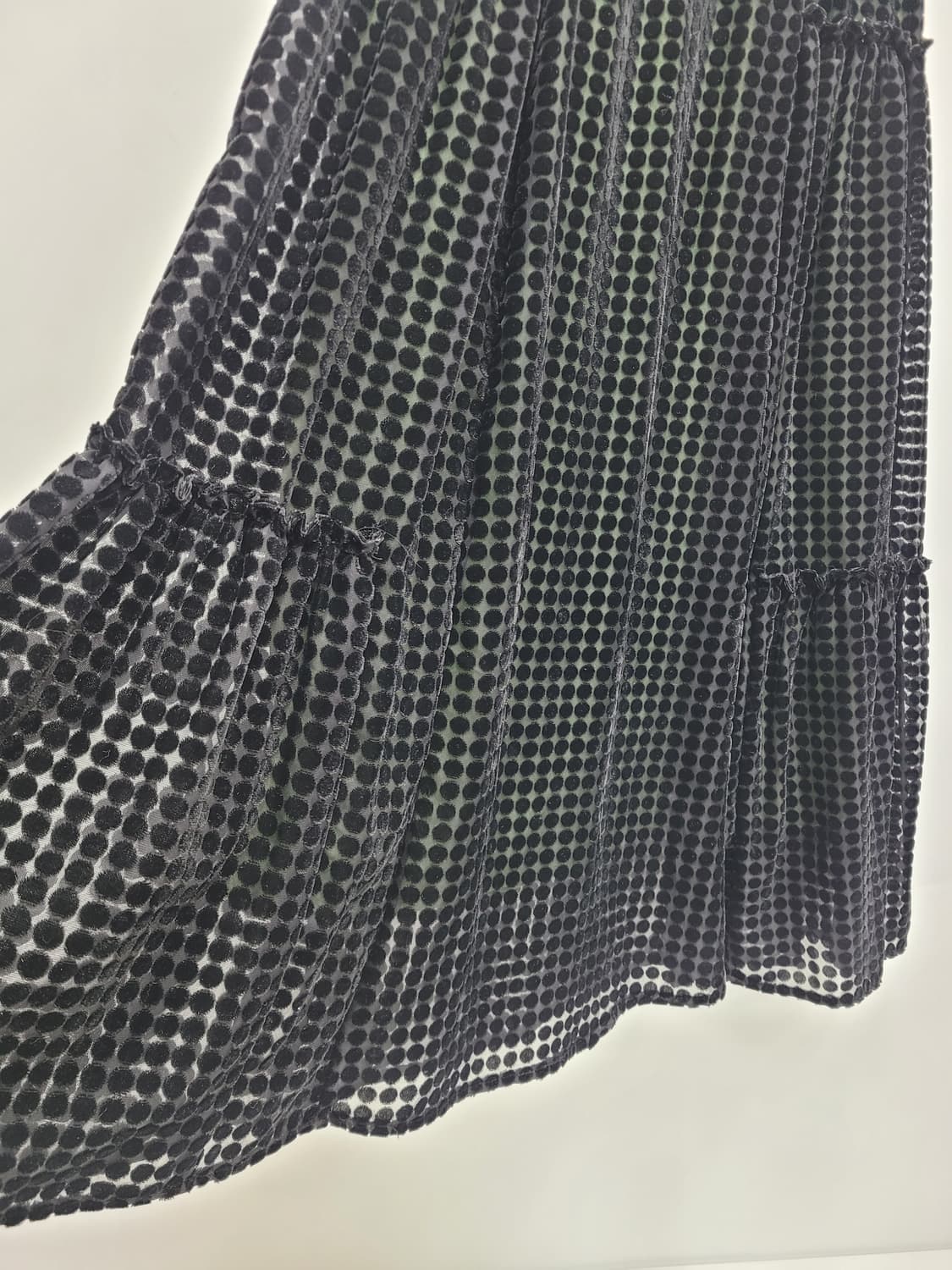 BENETTON 21SS  베네통 벨벳 도트 롱 스커트 / 여 67 블랙 상품이미지3