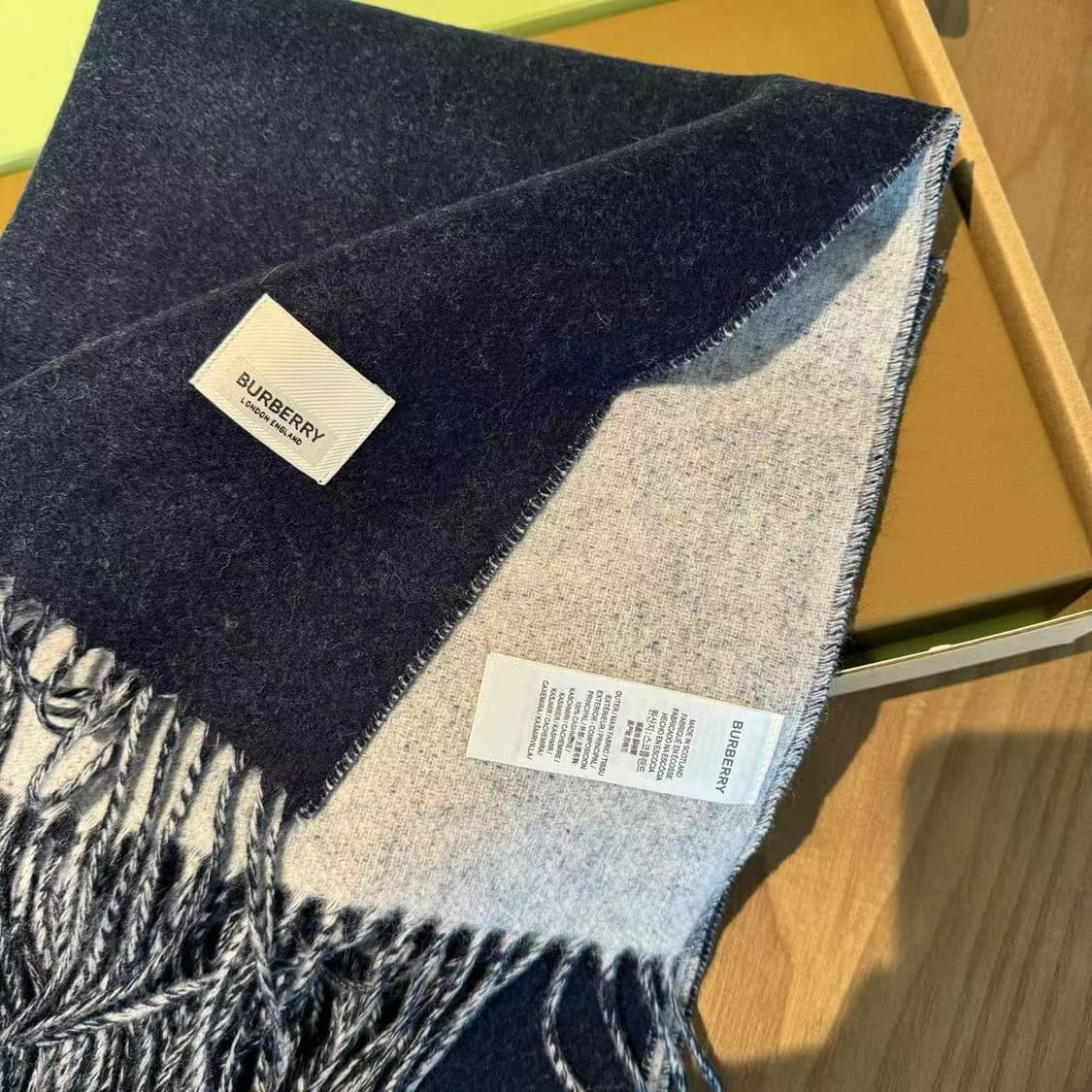 버버리숙녀 리버서블 스카프
 상품이미지5