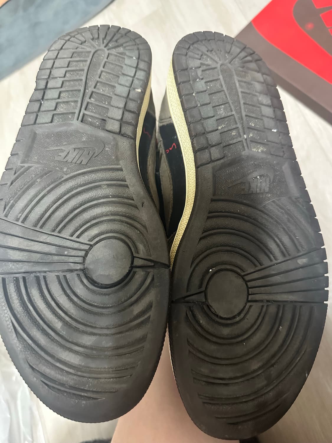 조던 1 x 트래비스 스캇 레트로 로우 OG SP 모카 270 상품이미지9