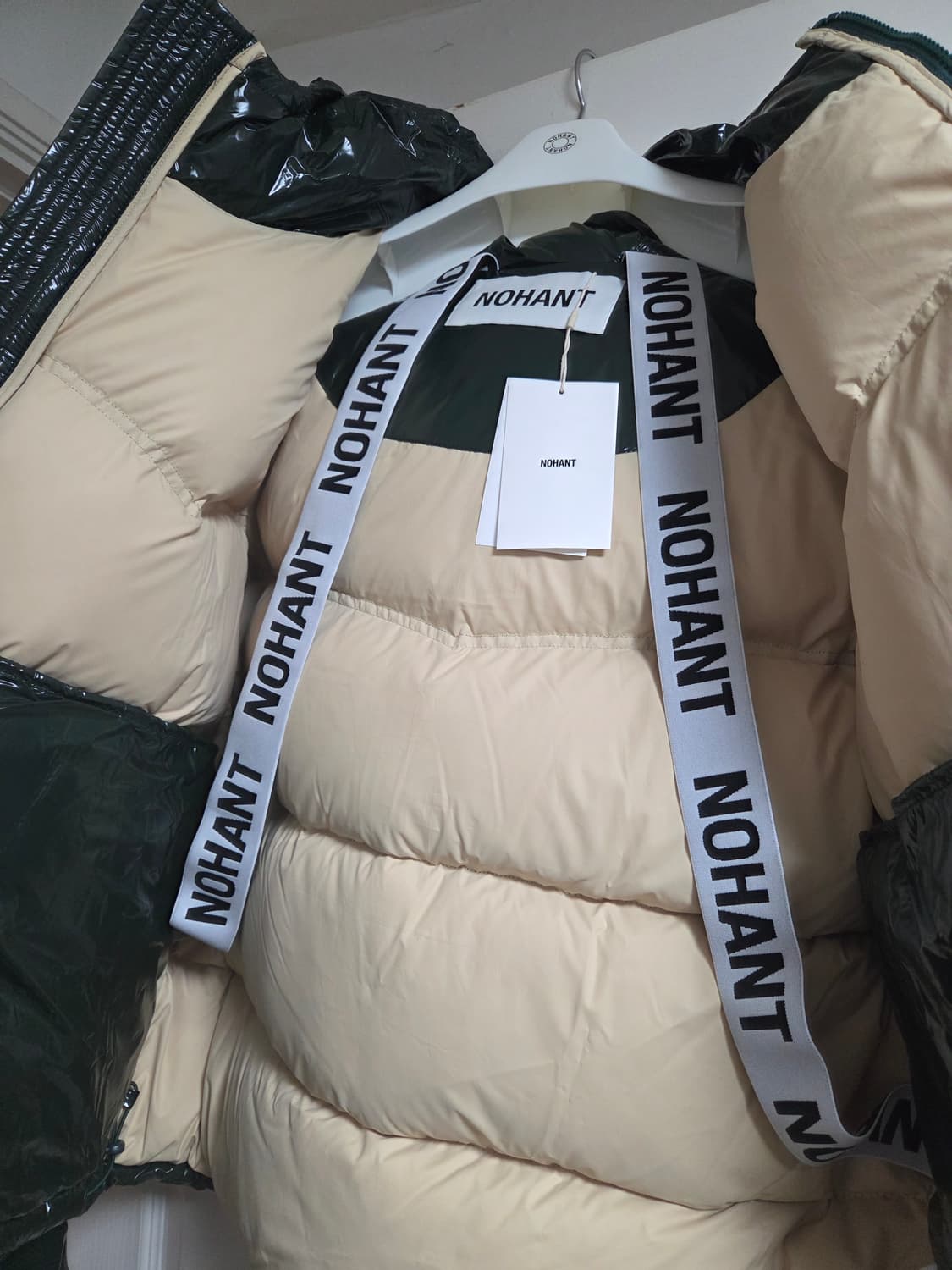 노앙 글로시 후드패딩 새상품 상품이미지5