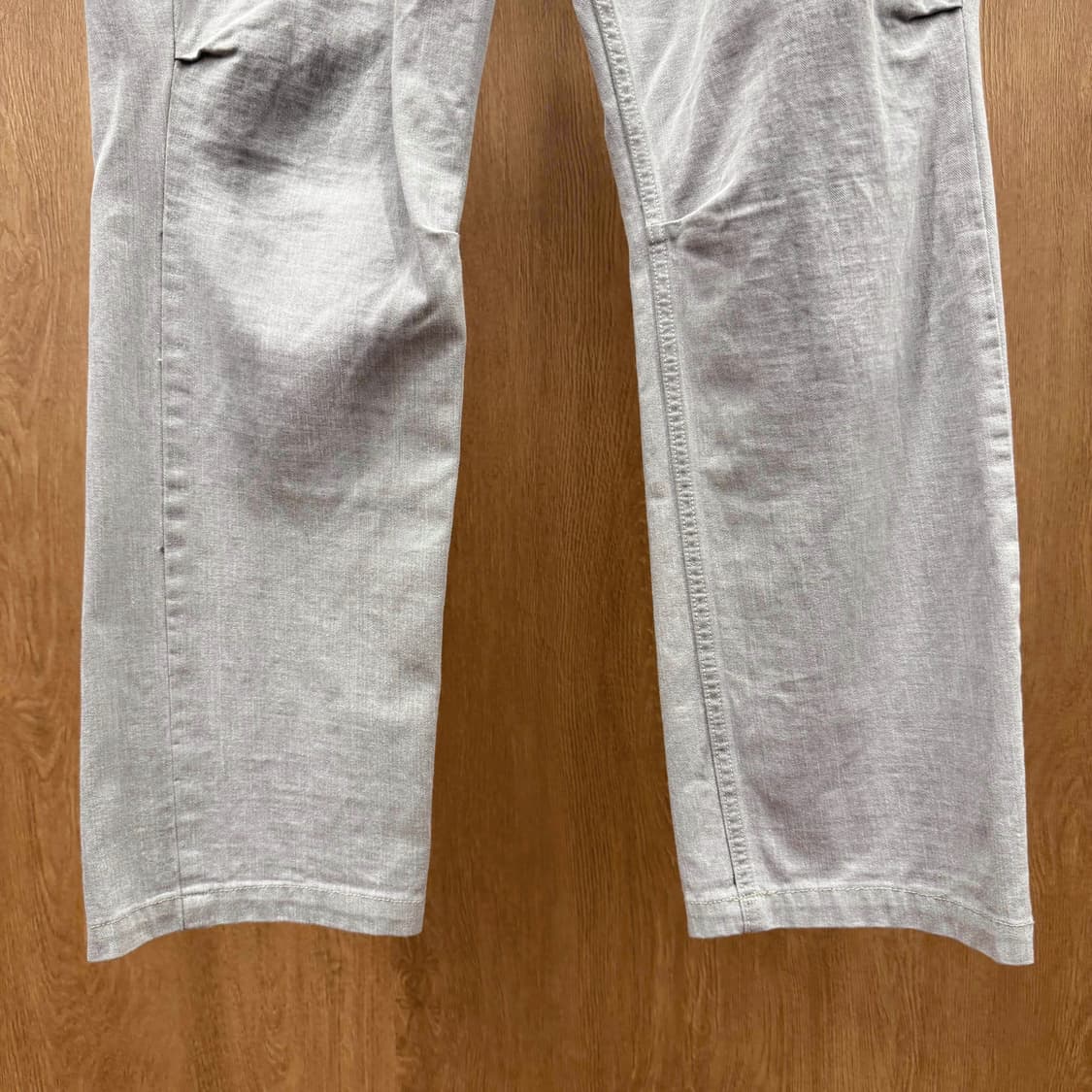 캐피탈 버튼 플라이 슬림 팬츠 워싱 벨트 디테일 라이트 그레이 상품이미지5