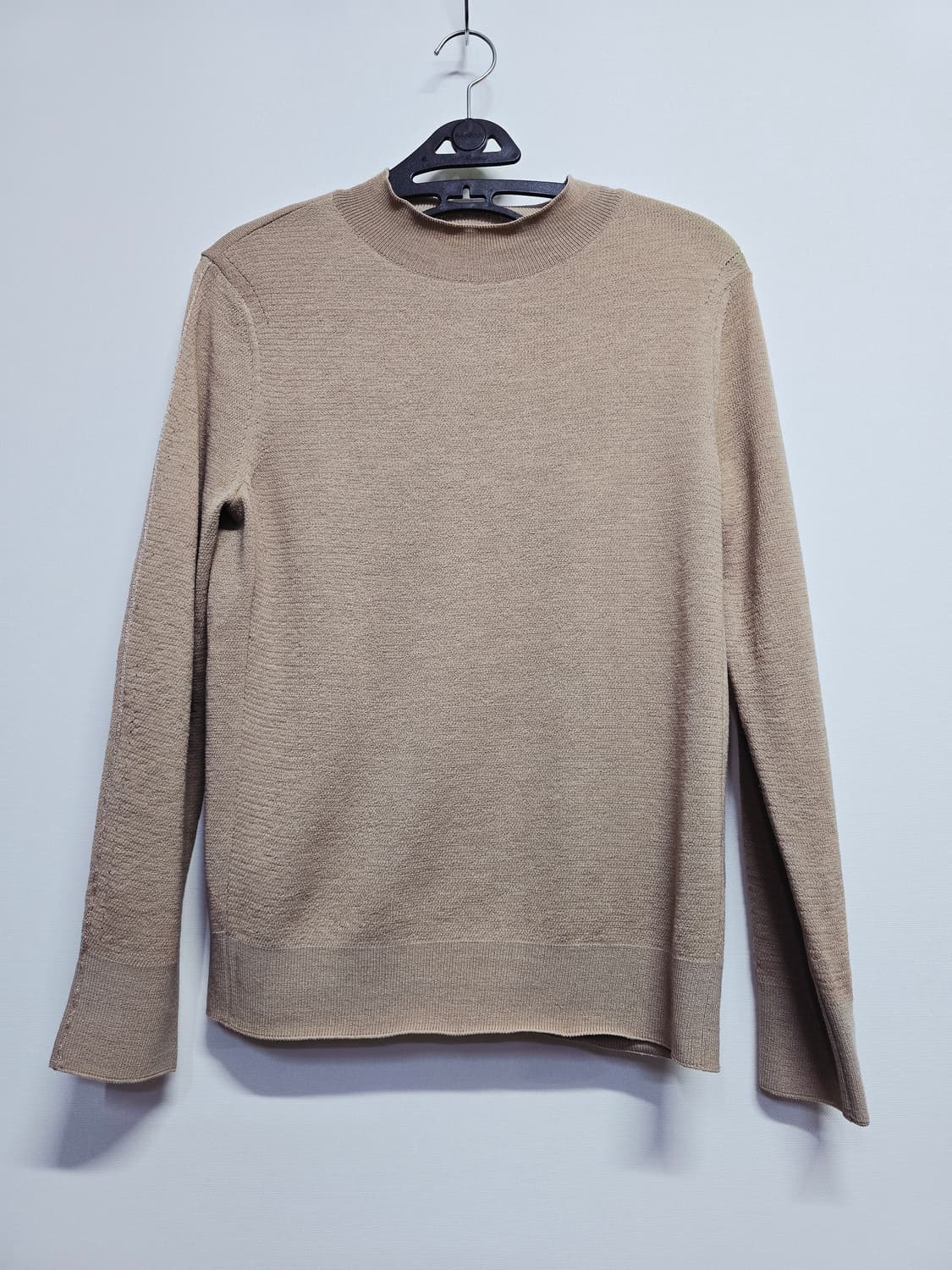 SJSJ 베이지색 모크넥 니트 스웨터 상품이미지1