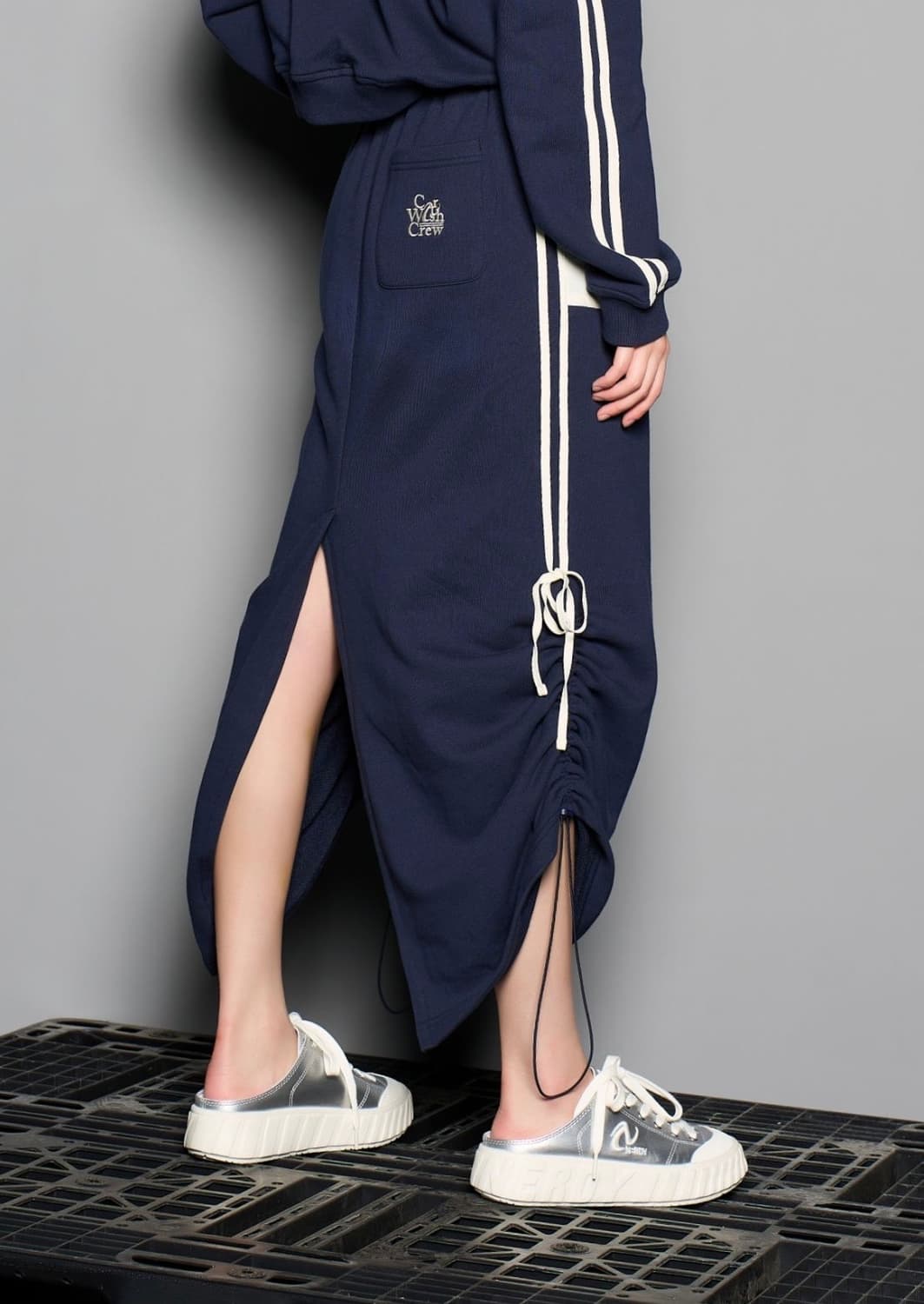 미착용) 널디 x 씨씨더블유씨 트레이닝 롱스커트 네이비 상품이미지6