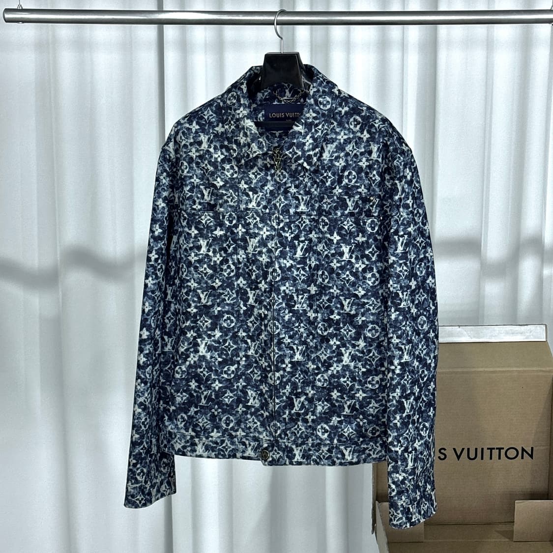 (52) 23FW 루이비통 워크웨어 모노그램 데님 트러커 자켓 상품이미지2