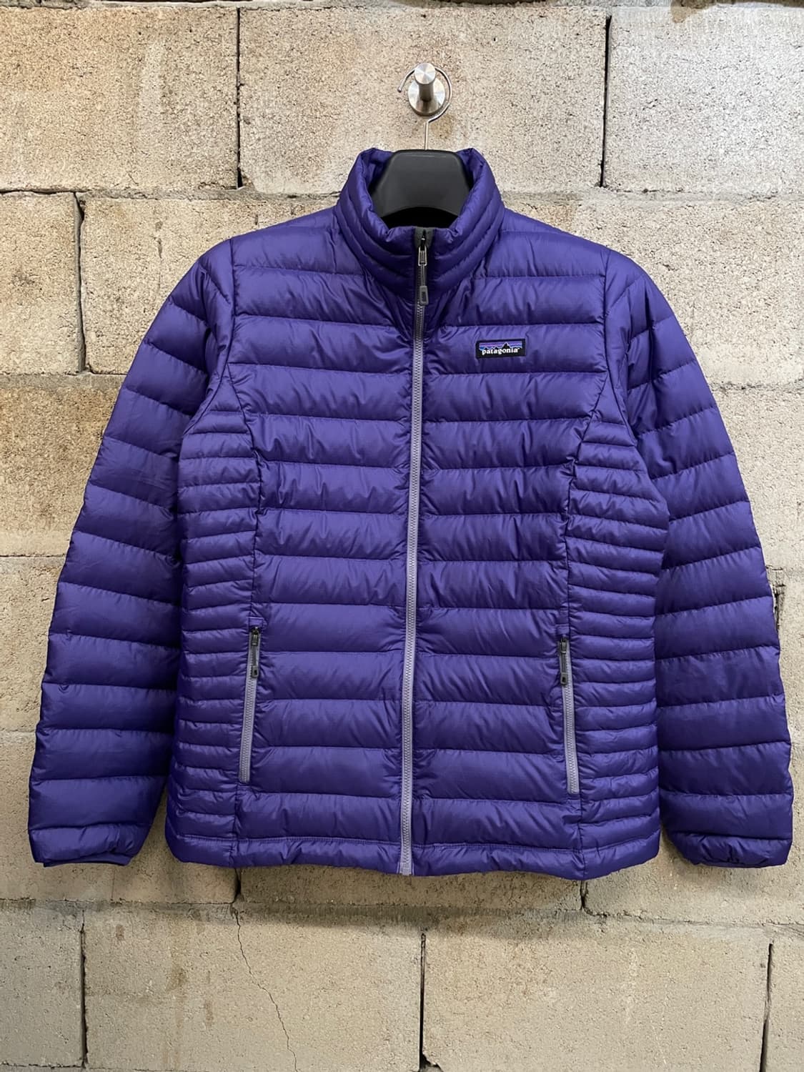 파타고니아 퍼플 경량 패딩 상품이미지1