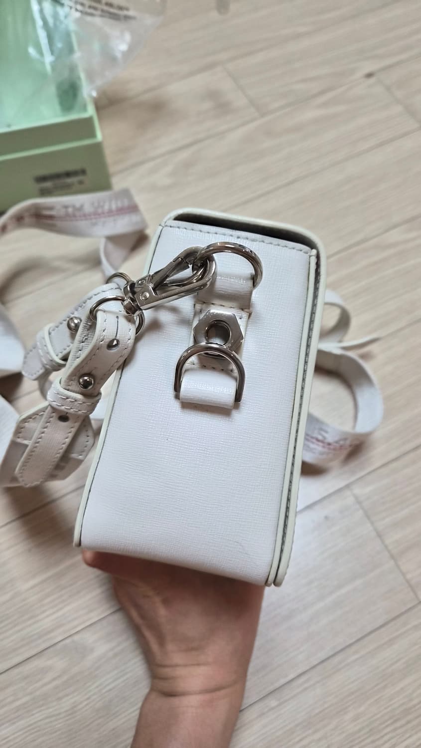 오프화이트 디아그 플랩백 화이트팝니다 상품이미지9