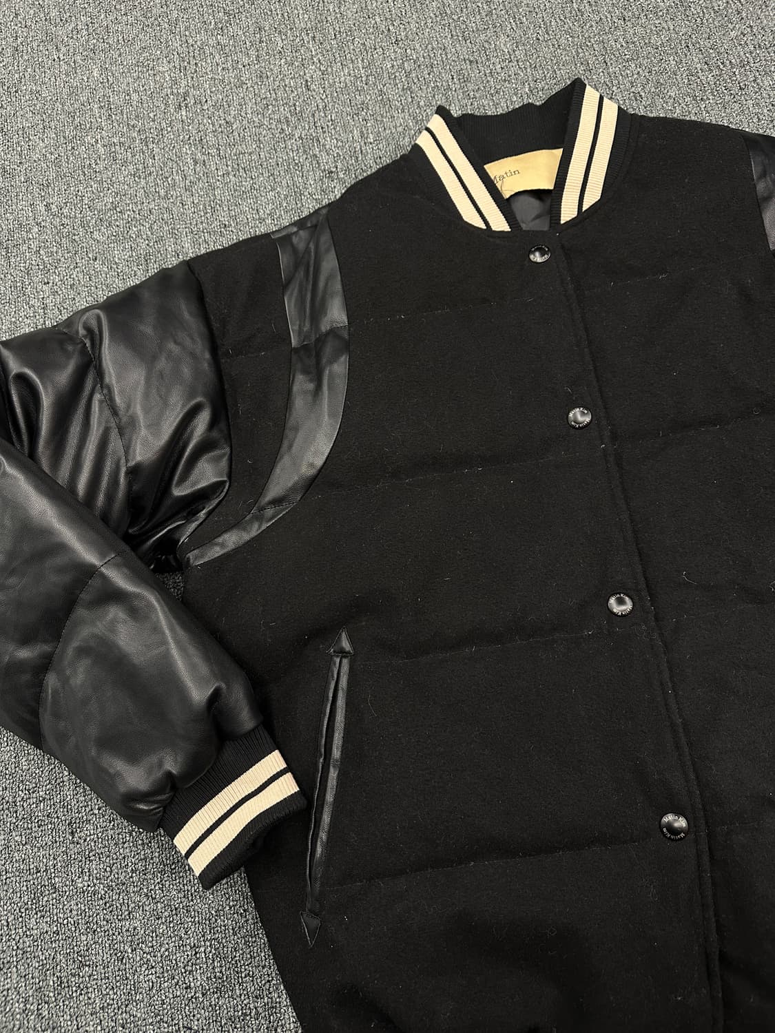 L) 마뗑킴 레더 바시티 다운 자켓 상품이미지4