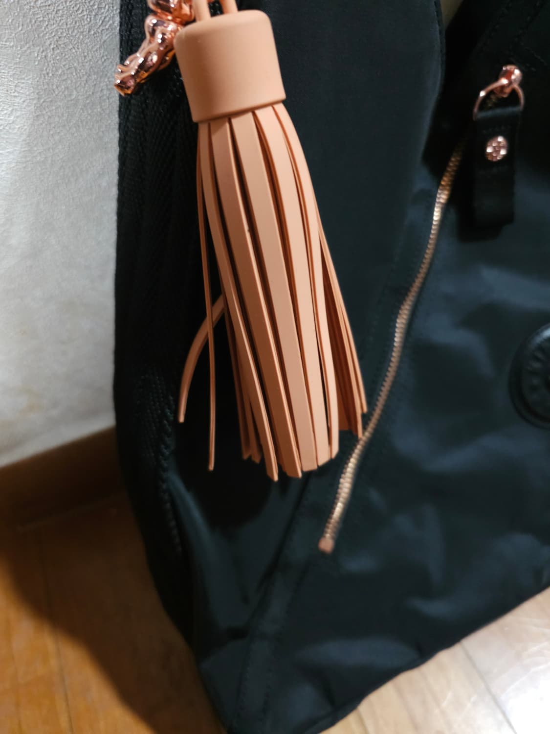 거의새것)키플링 블랙 숄더백 태슬 장식 상품이미지7