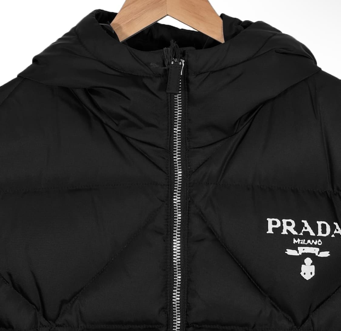 [XXL] 프라다 남성 삼각로고 리나일론 다운 코트 롱 패딩 자켓 블랙 상품이미지3